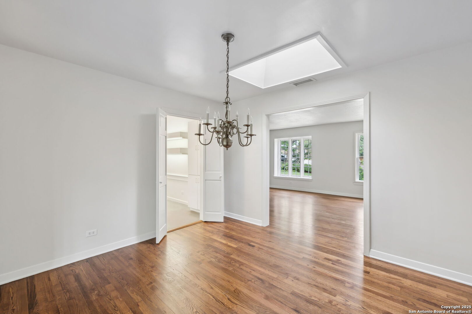 113 E Sunset