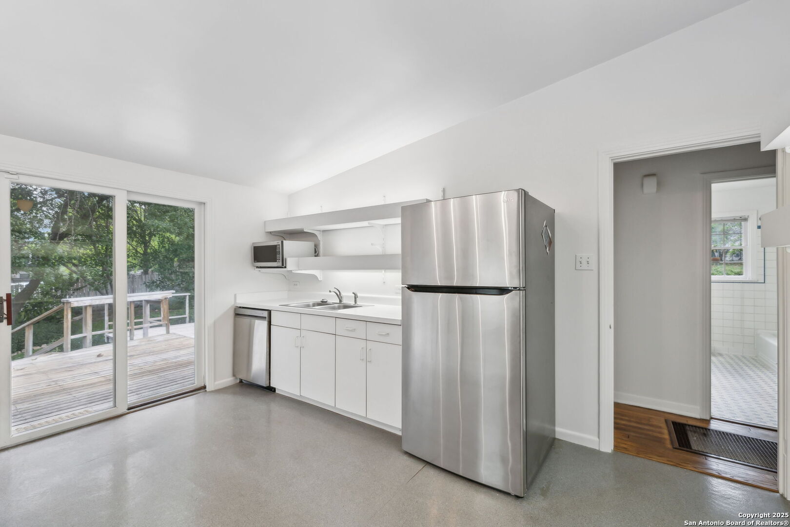 113 E Sunset