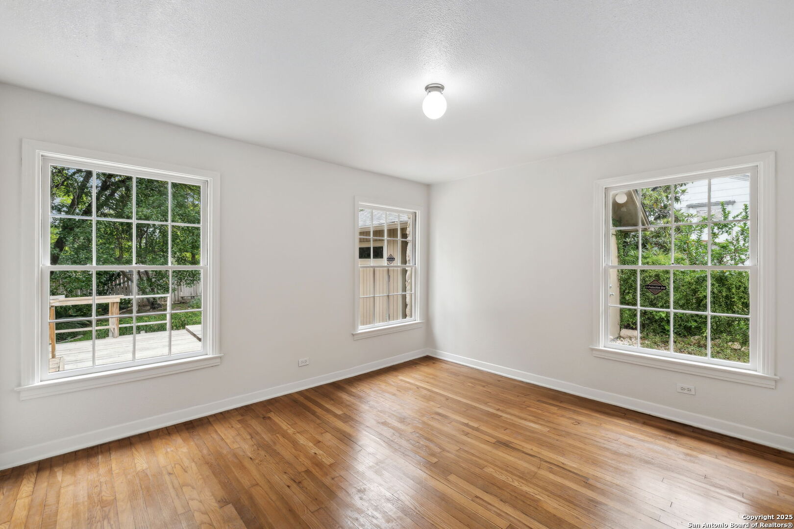 113 E Sunset