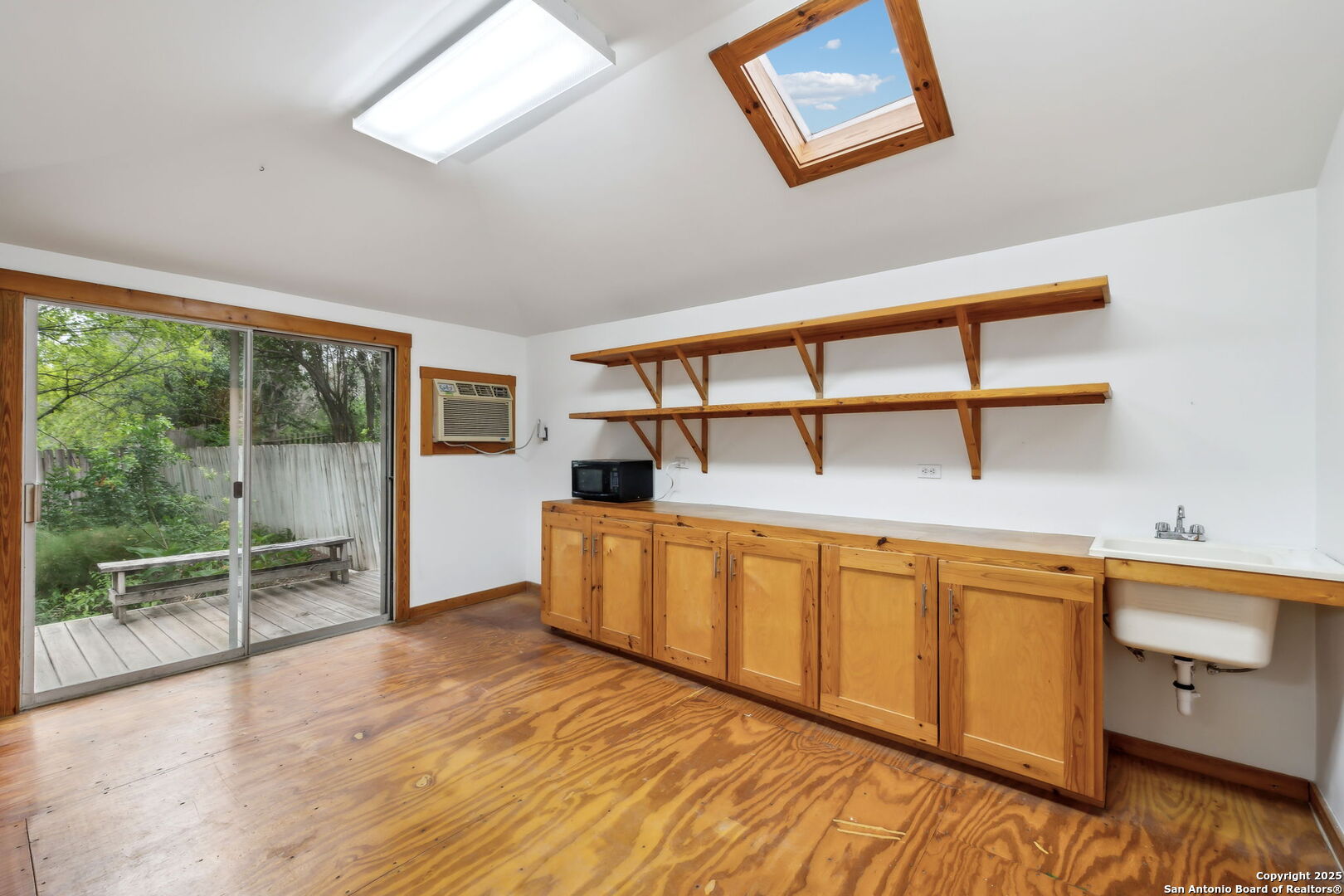 113 E Sunset