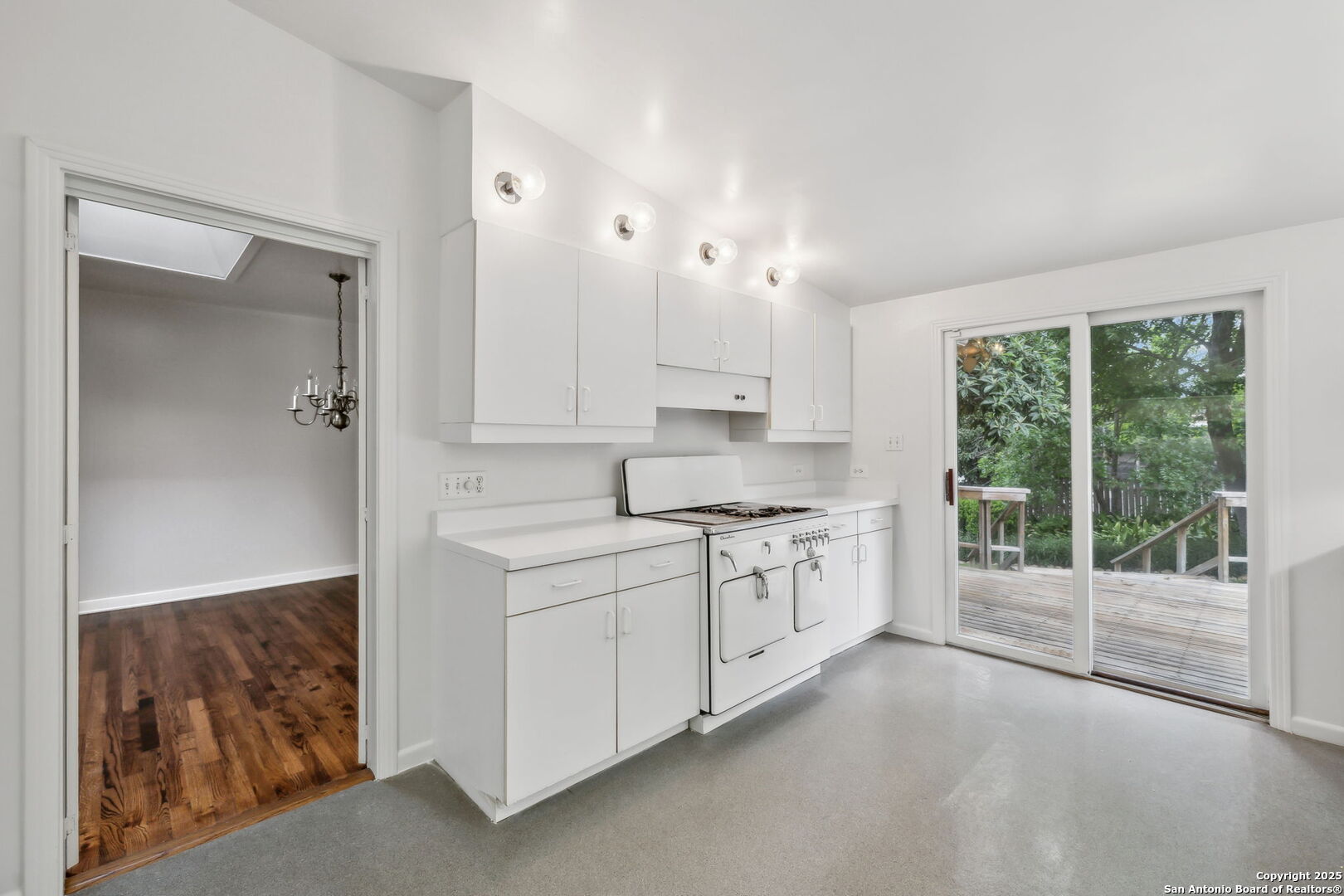 113 E Sunset