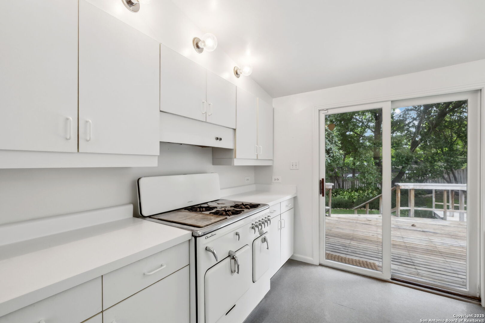 113 E Sunset
