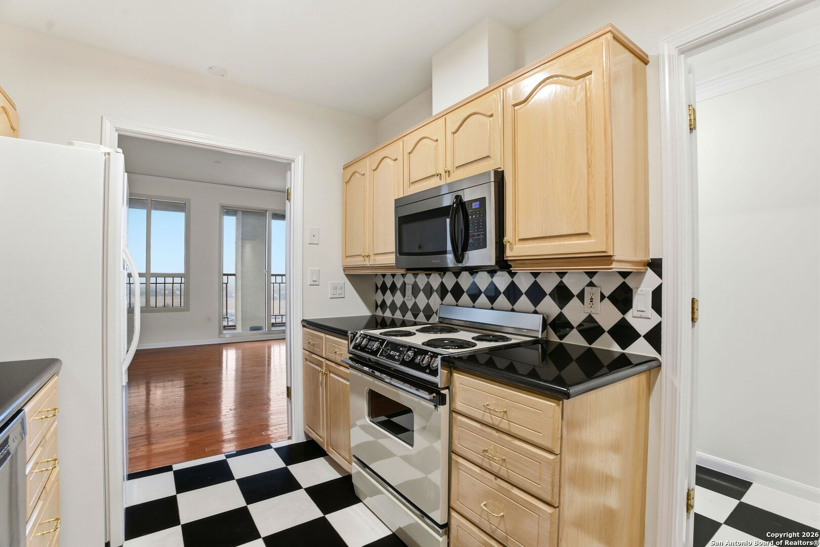 1 TOWERS PARK LN 1512