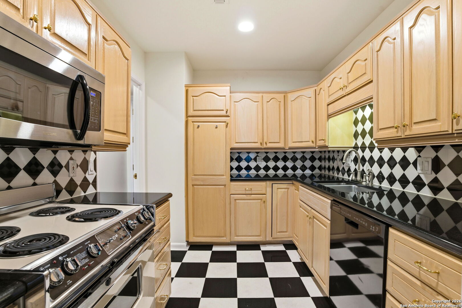 1 TOWERS PARK LN 1512