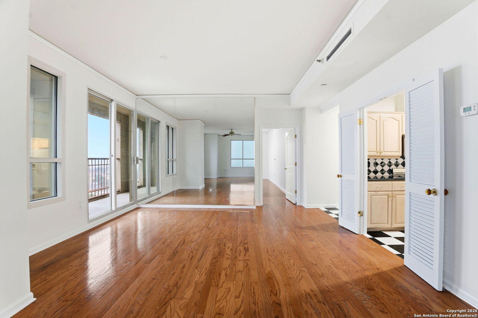 1 TOWERS PARK LN 1512