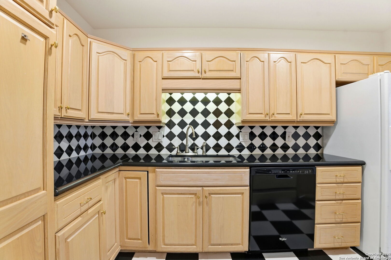 1 TOWERS PARK LN 1512