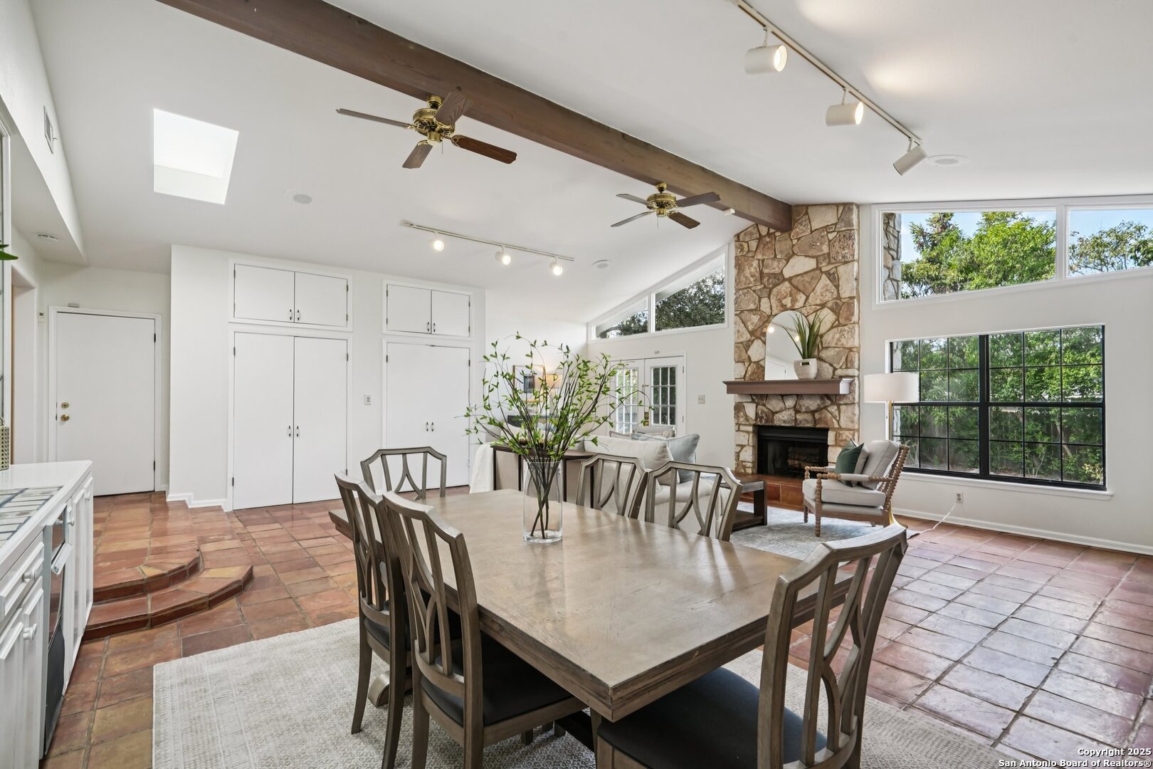 419 Woodcrest Dr