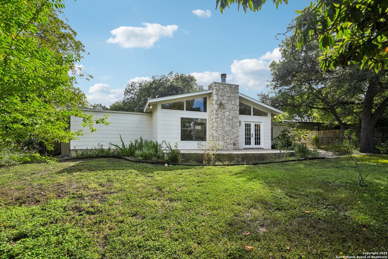419 Woodcrest Dr