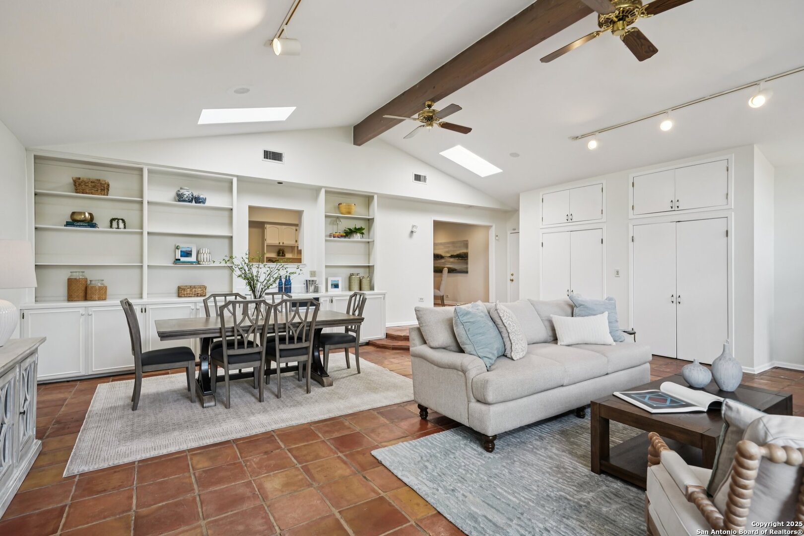 419 Woodcrest Dr