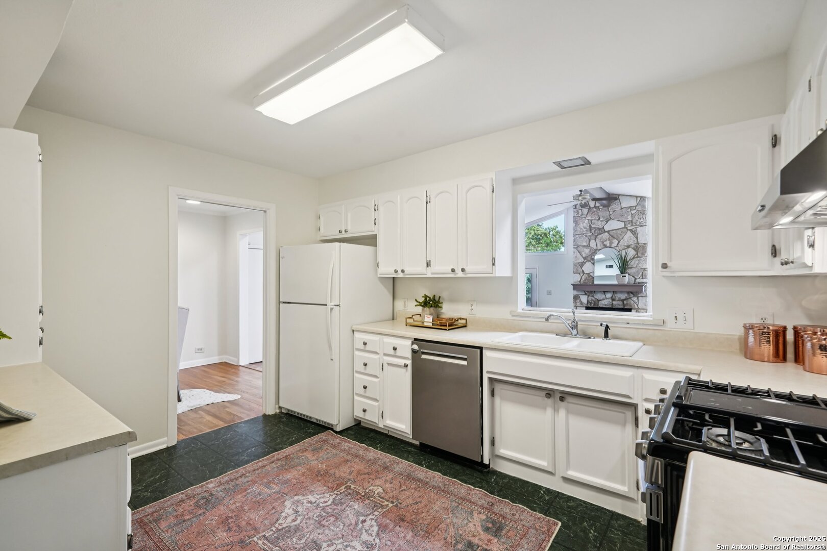 419 Woodcrest Dr