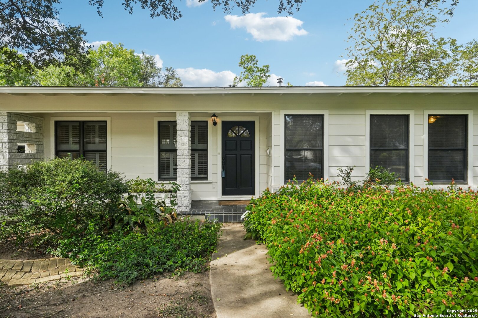 419 Woodcrest Dr