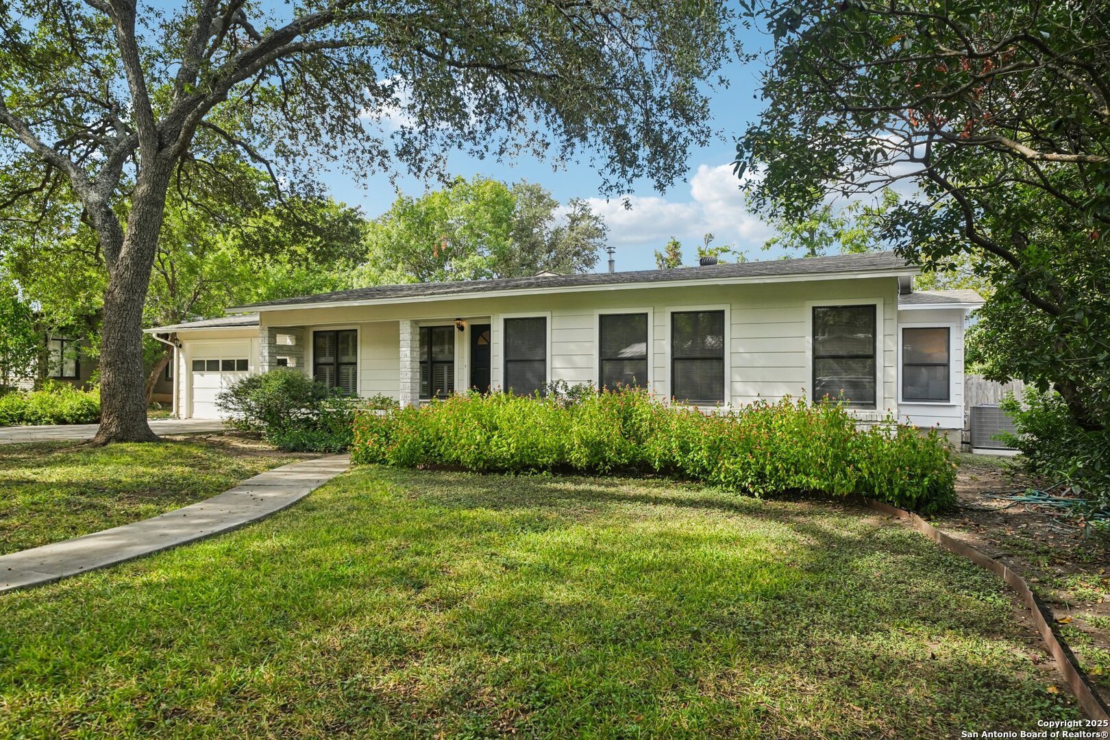 419 Woodcrest Dr