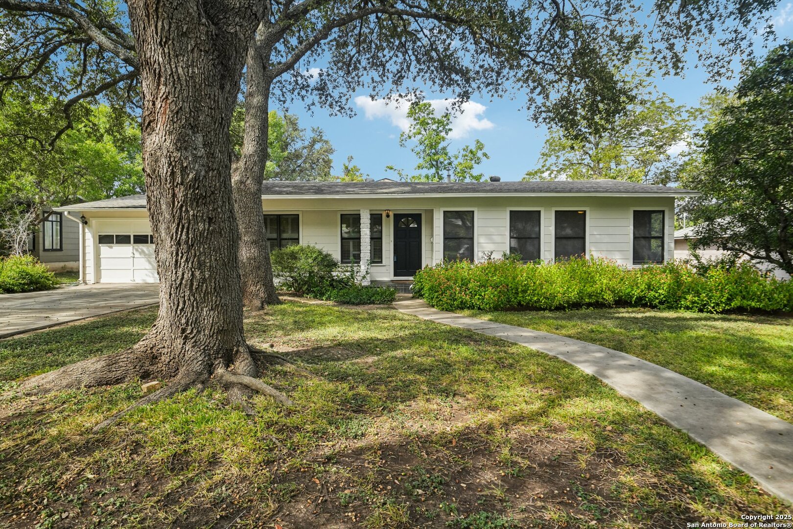 419 Woodcrest Dr