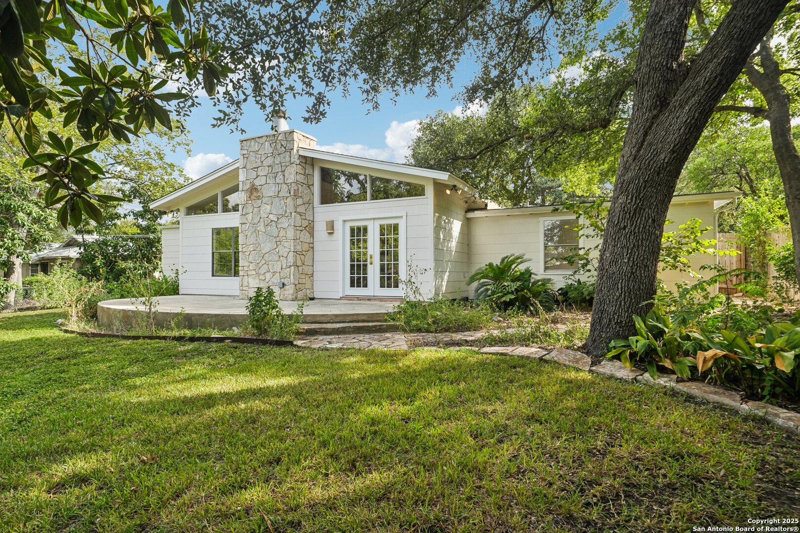419 Woodcrest Dr
