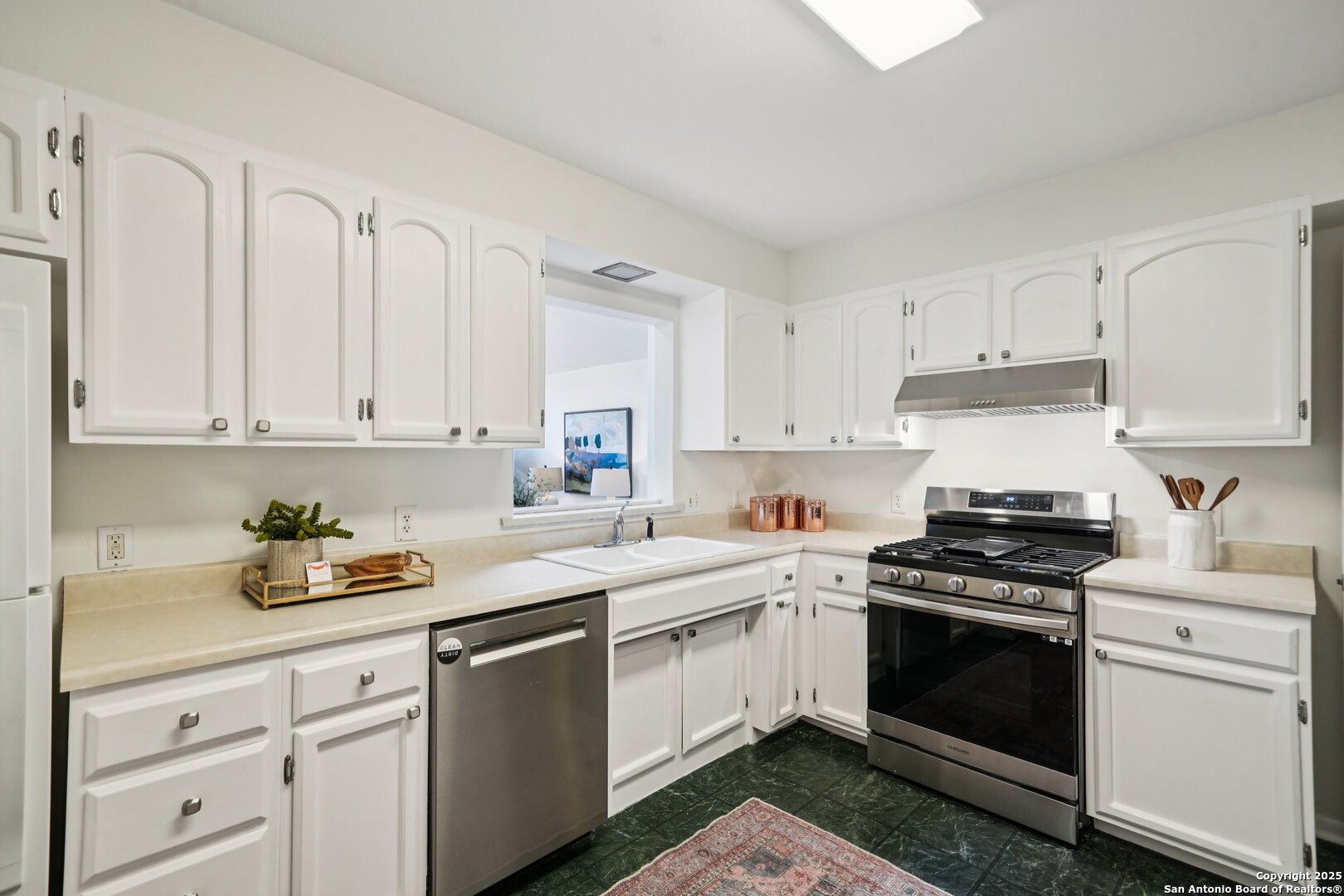 419 Woodcrest Dr