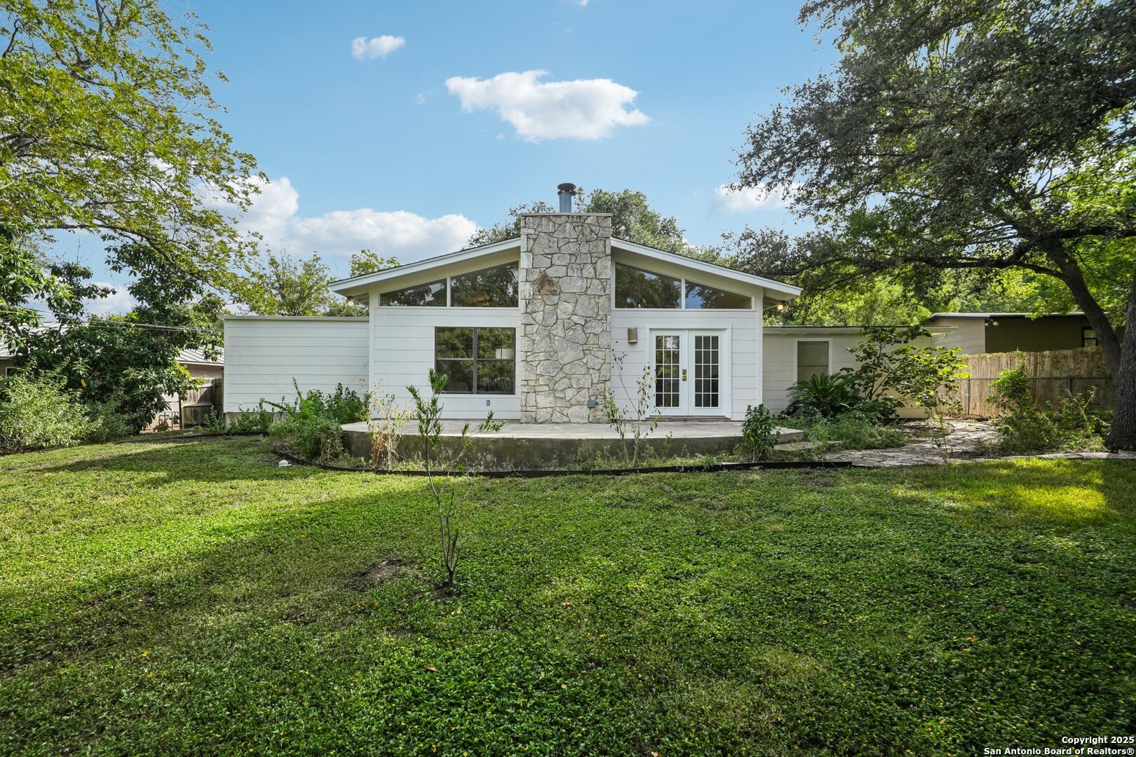 419 Woodcrest Dr