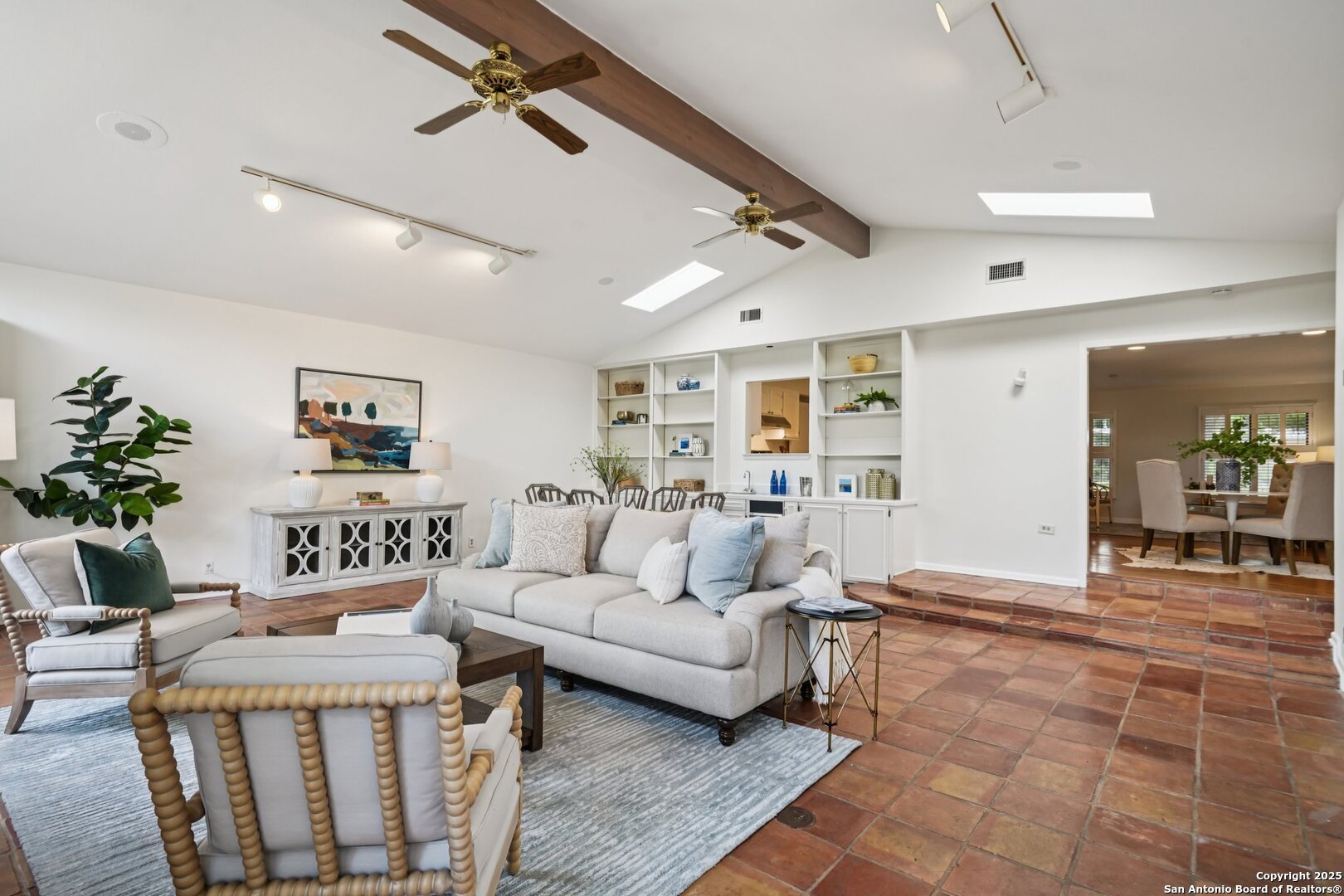 419 Woodcrest Dr