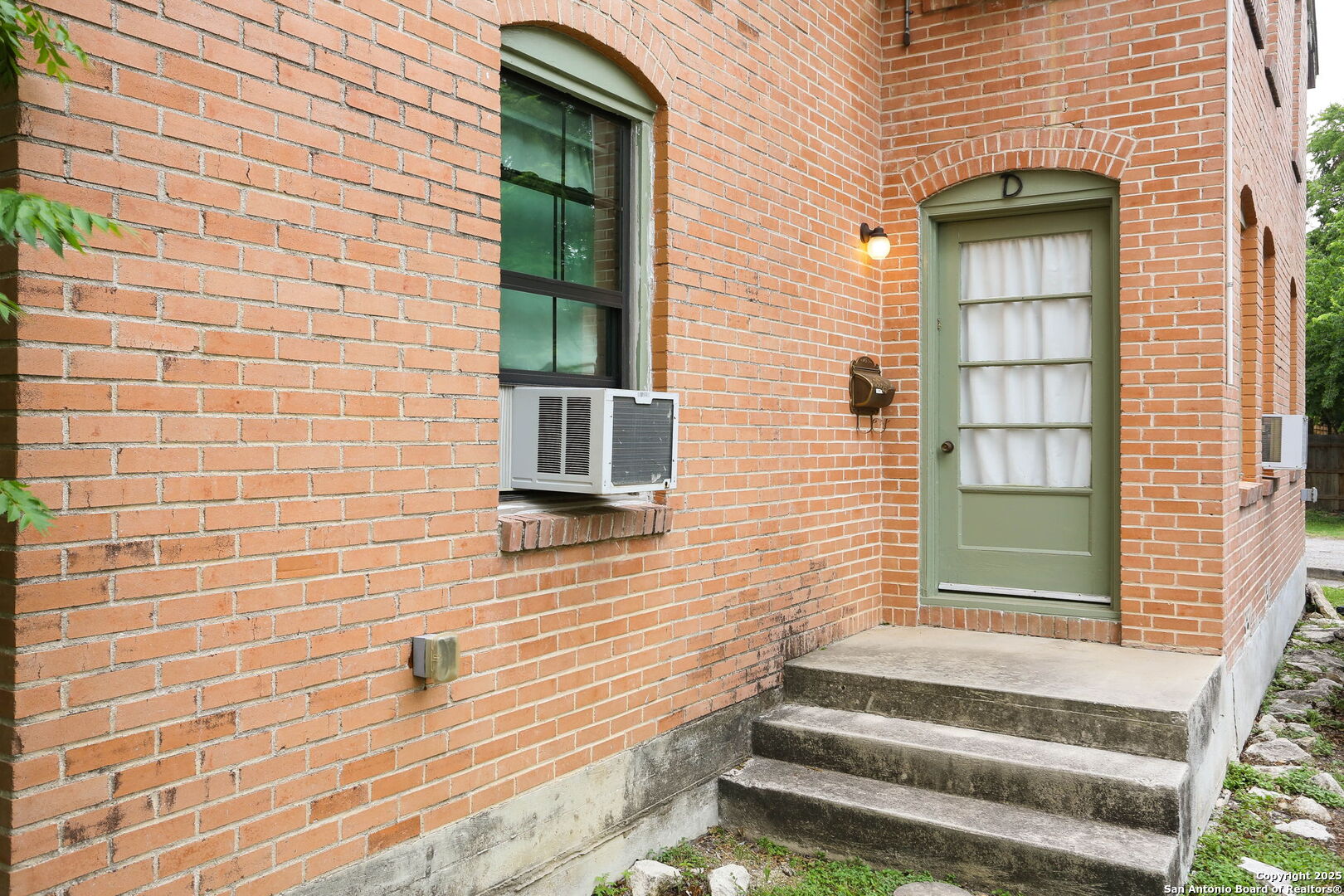 309 E Melrose
