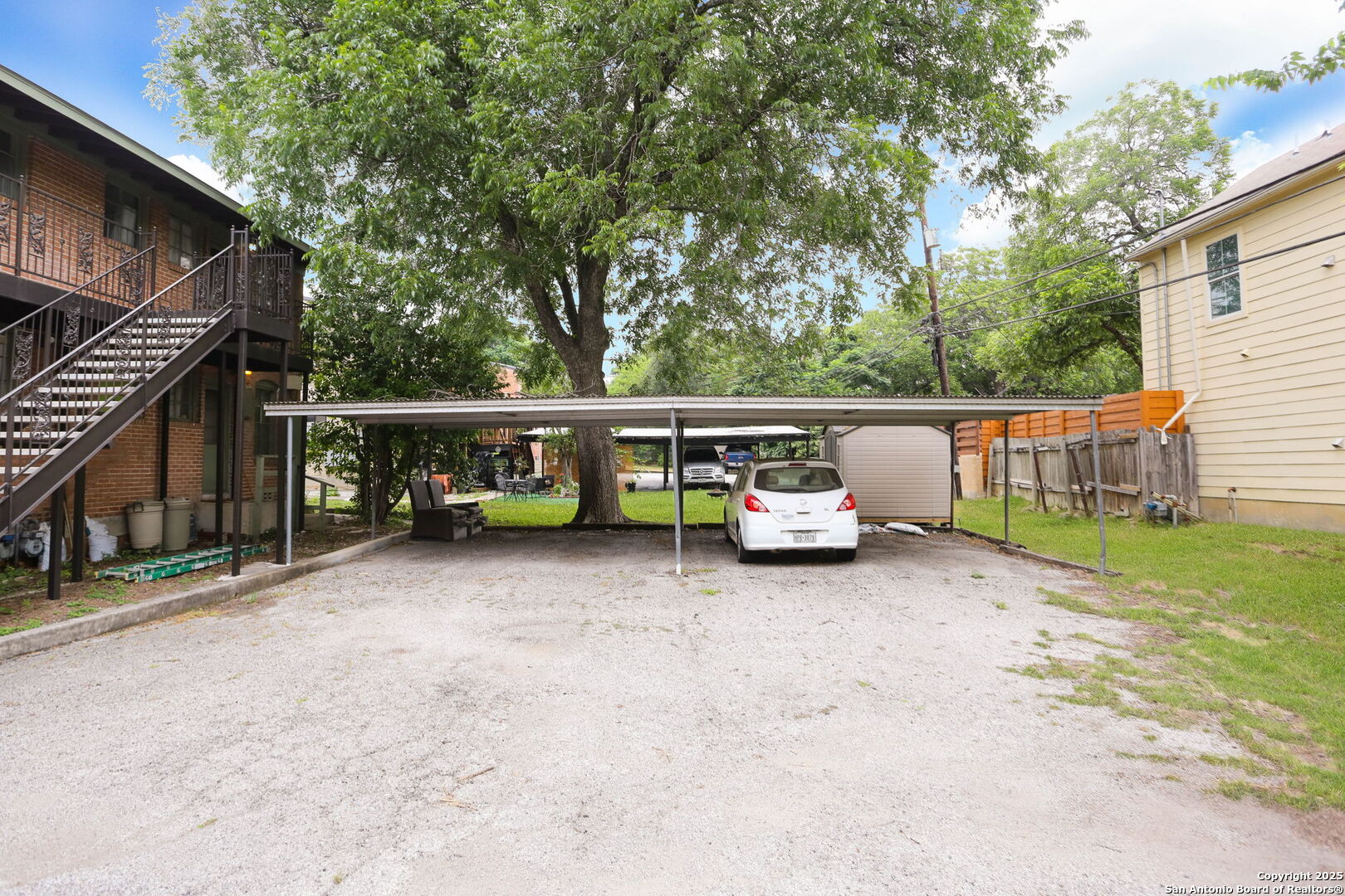 309 E Melrose