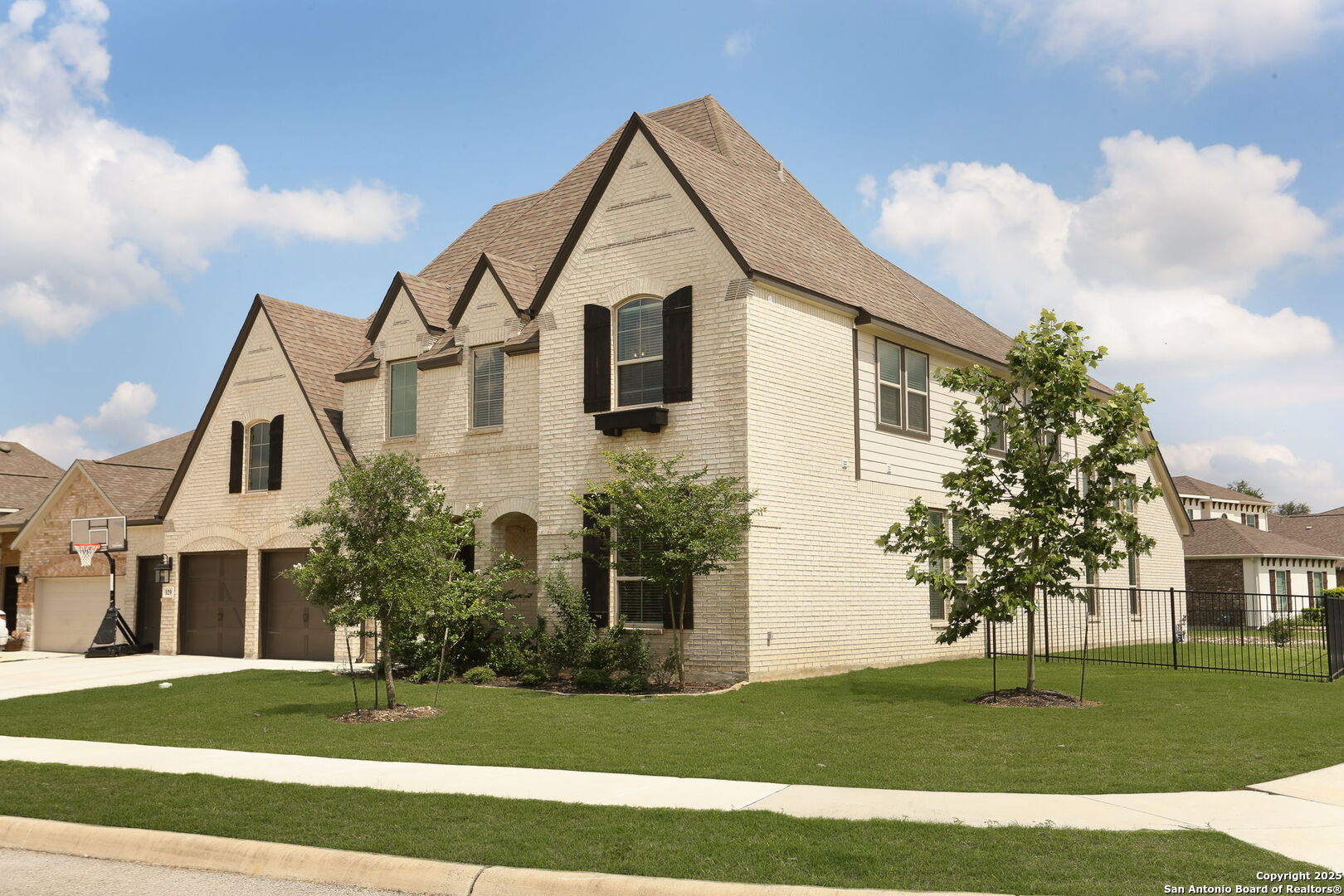 129 Wildrose Hill