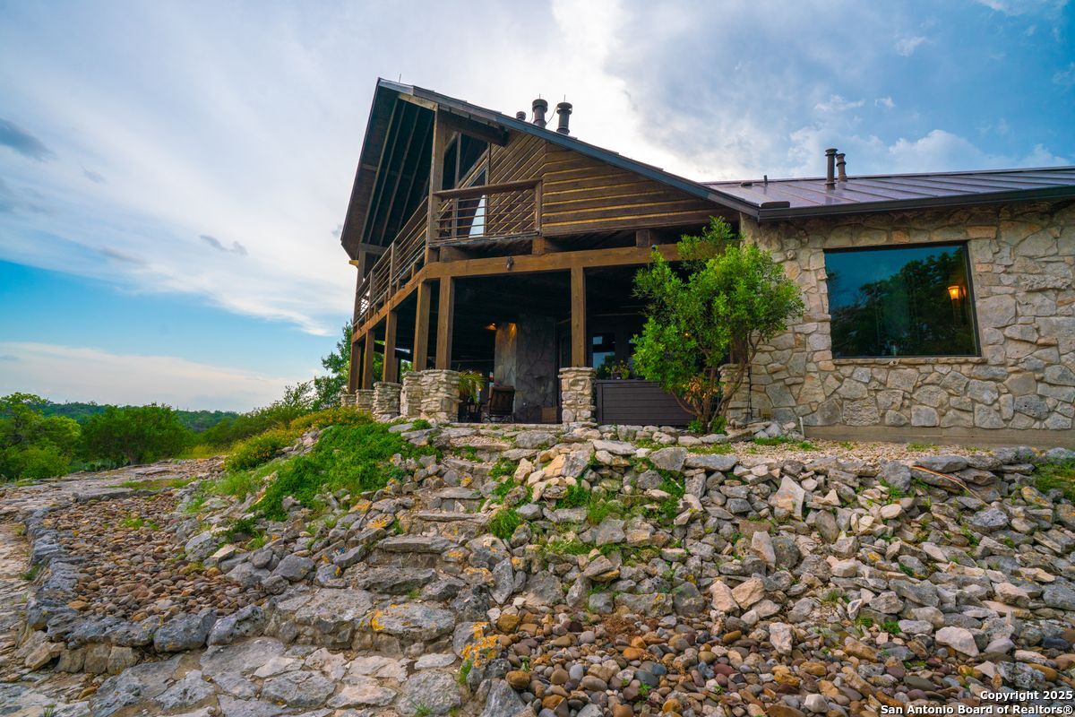225 Valley View Ranch