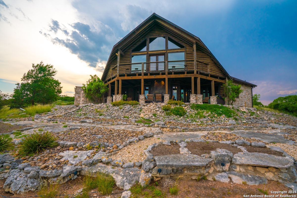 225 Valley View Ranch