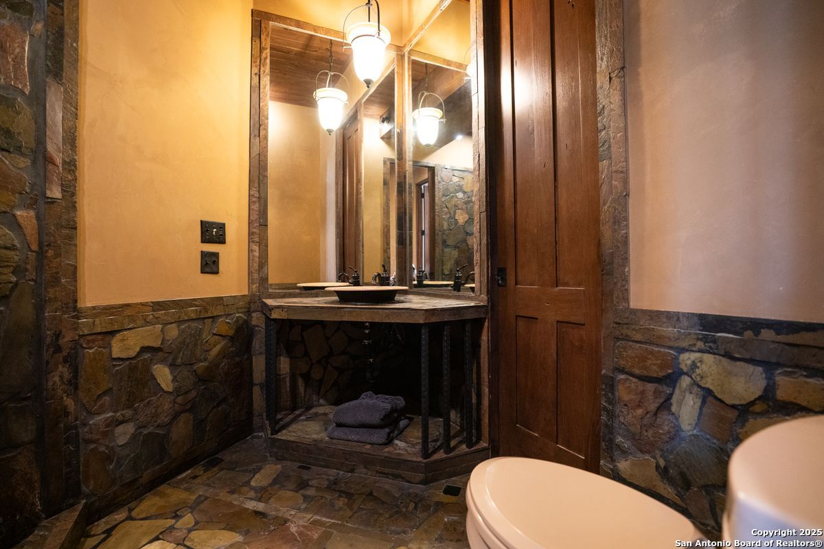 225 Valley View Ranch