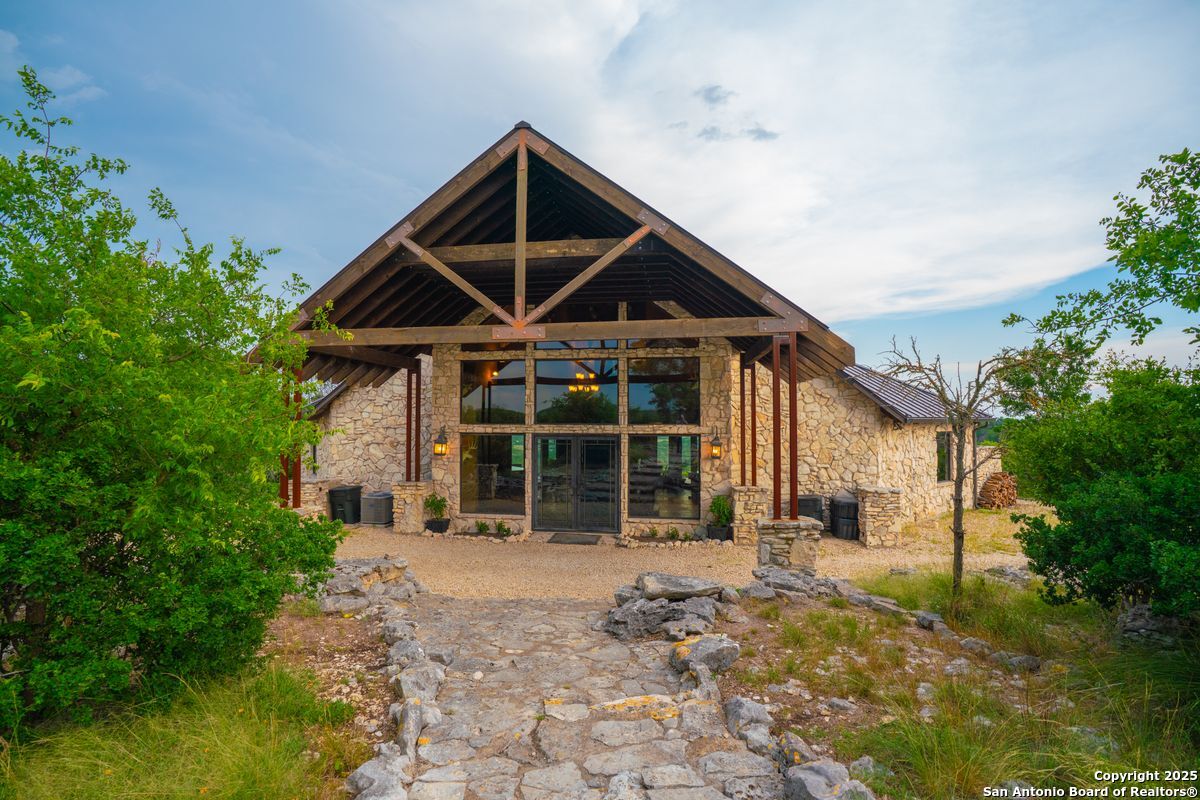 225 Valley View Ranch