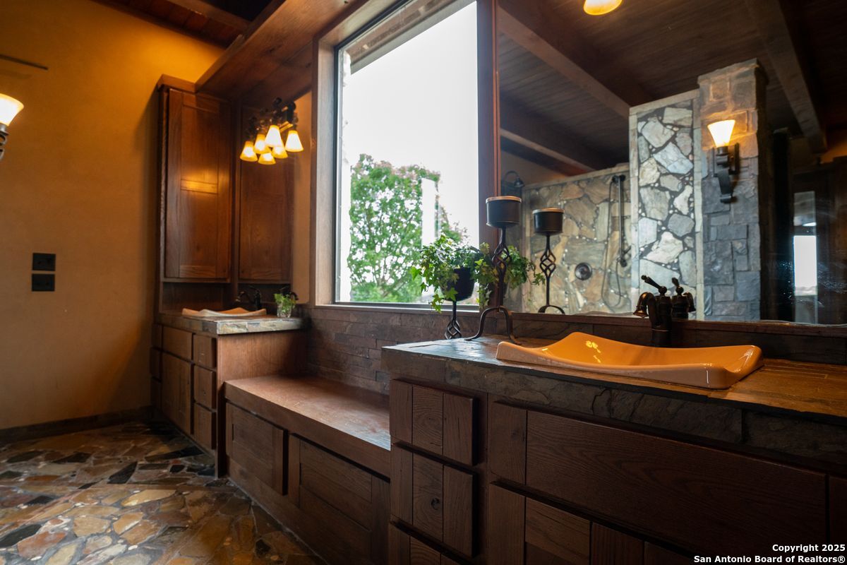 225 Valley View Ranch
