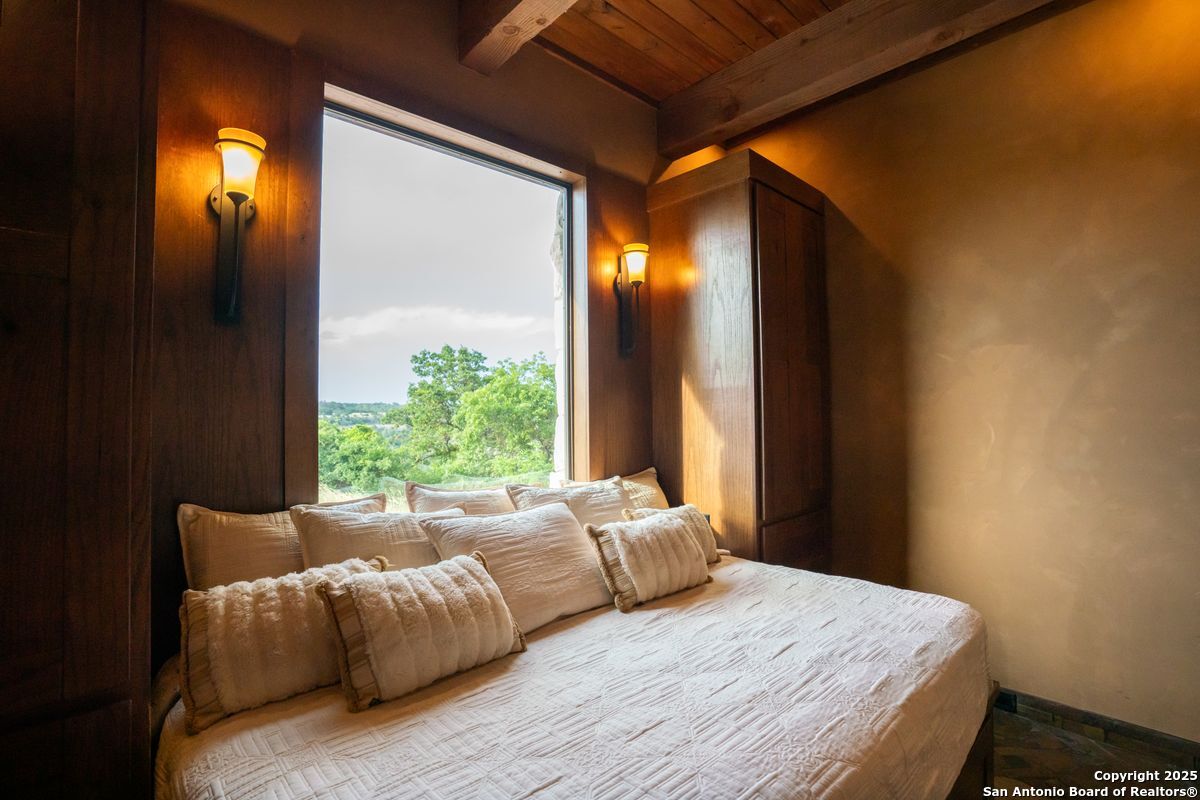 225 Valley View Ranch