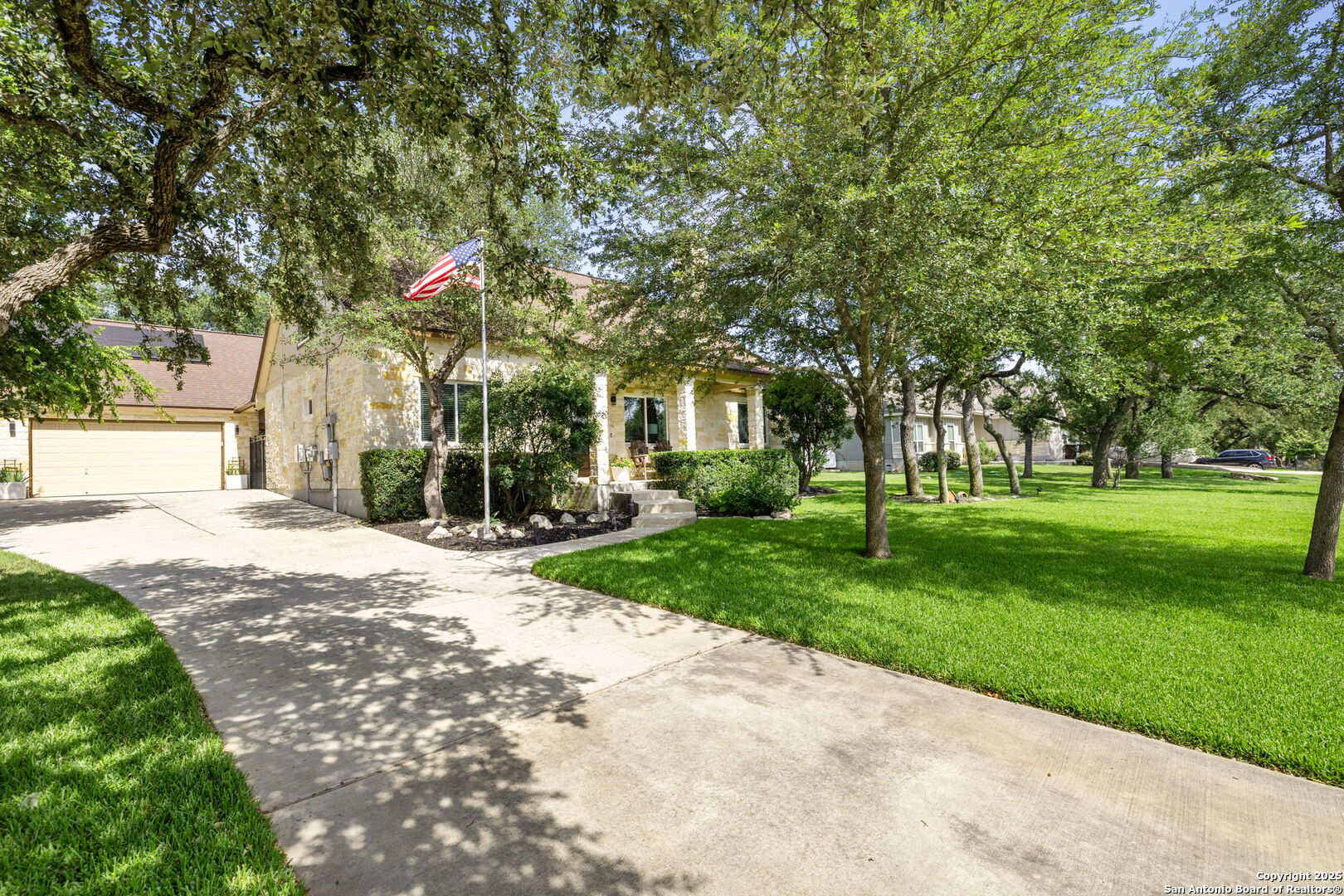 27322 Sherwood Forest Dr
