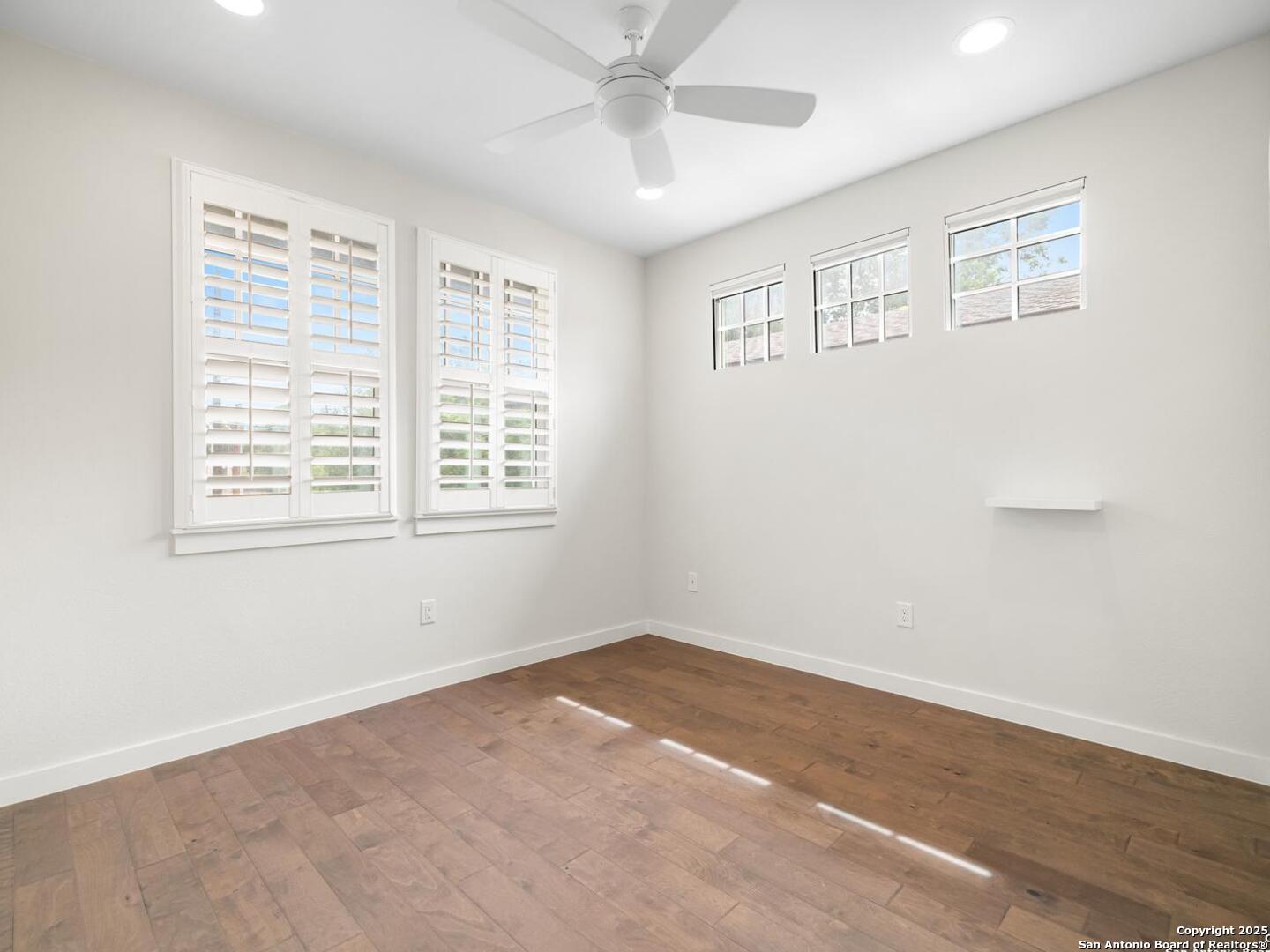 338 E Olmos
