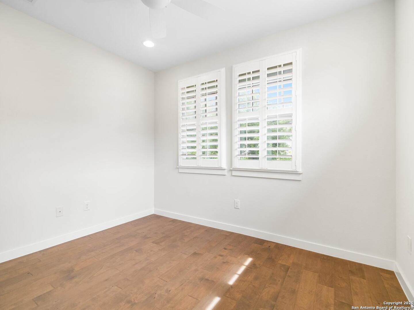 338 E Olmos