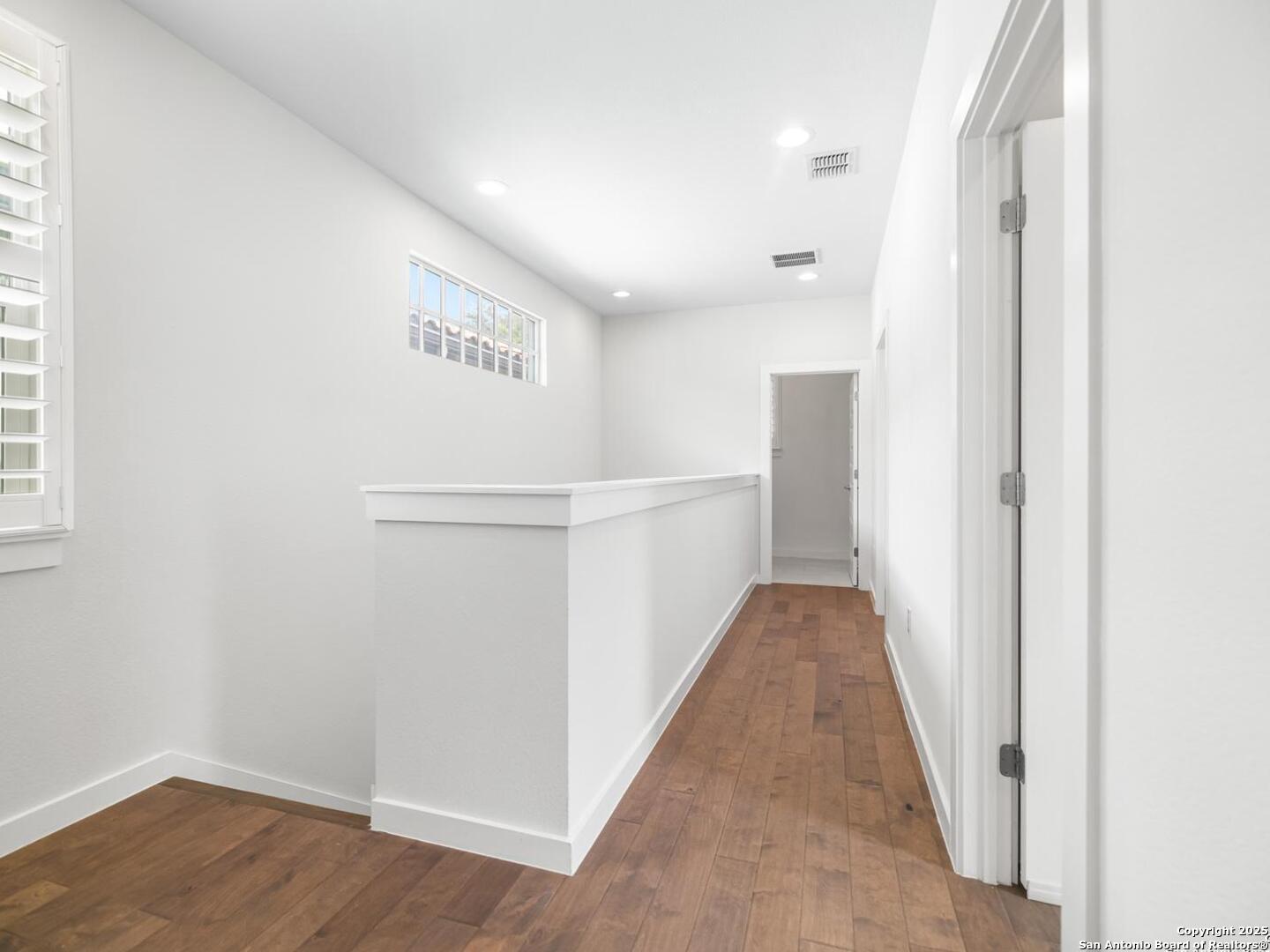 338 E Olmos