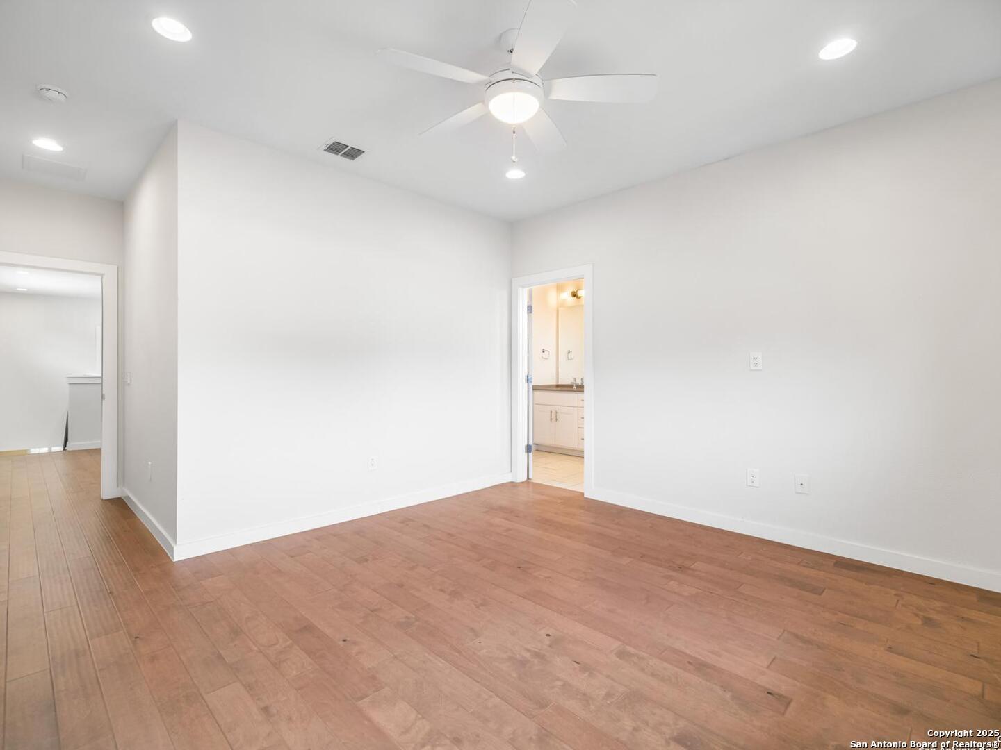 338 E Olmos