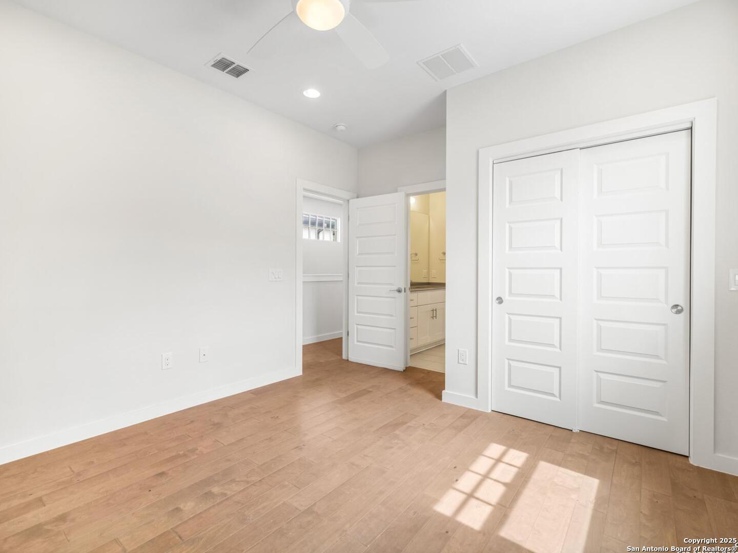 338 E Olmos