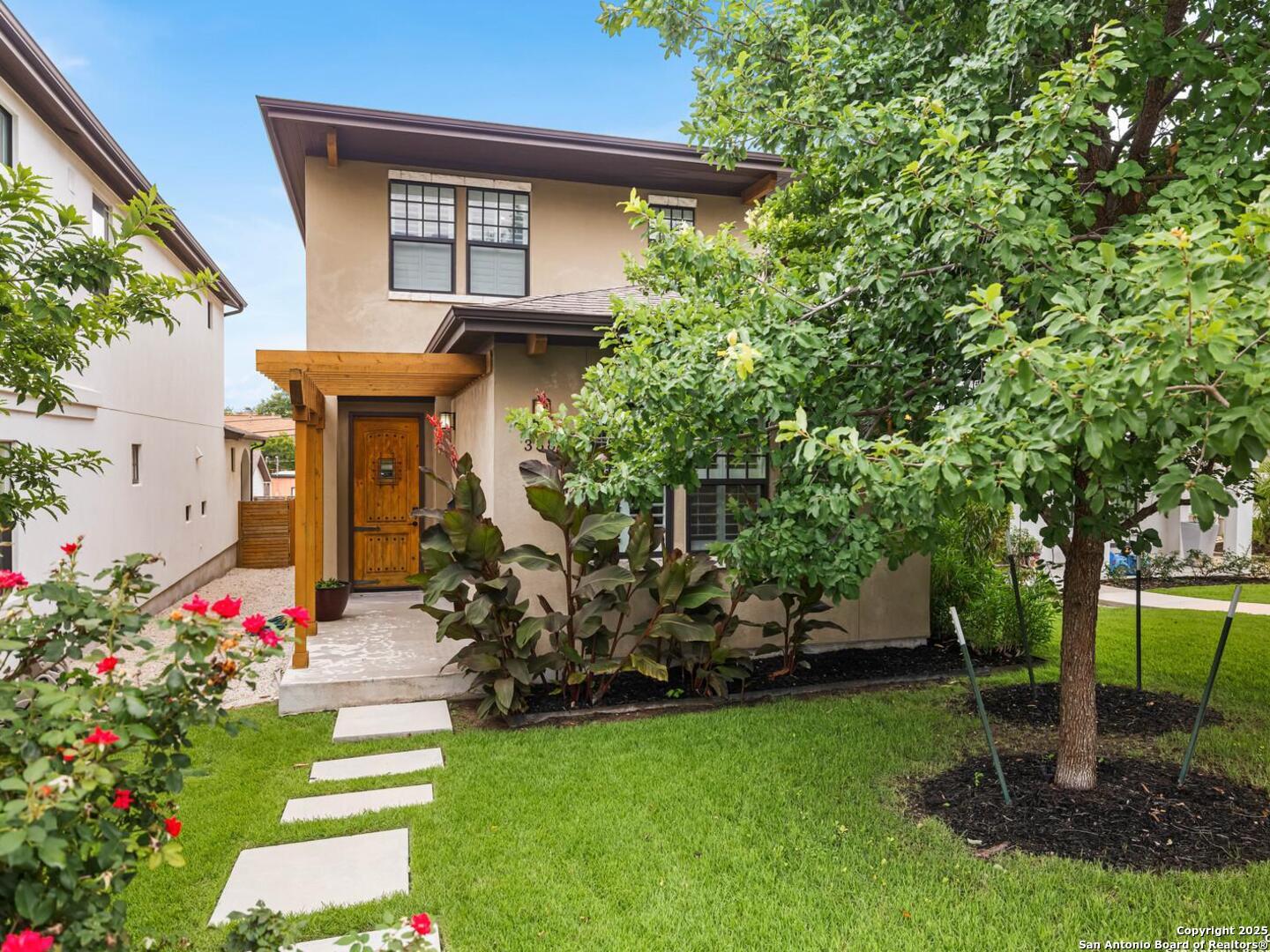 338 E Olmos