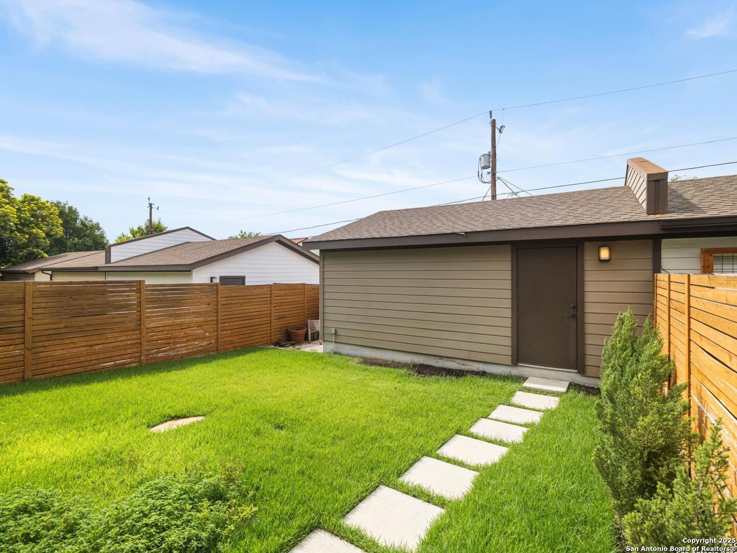 338 E Olmos