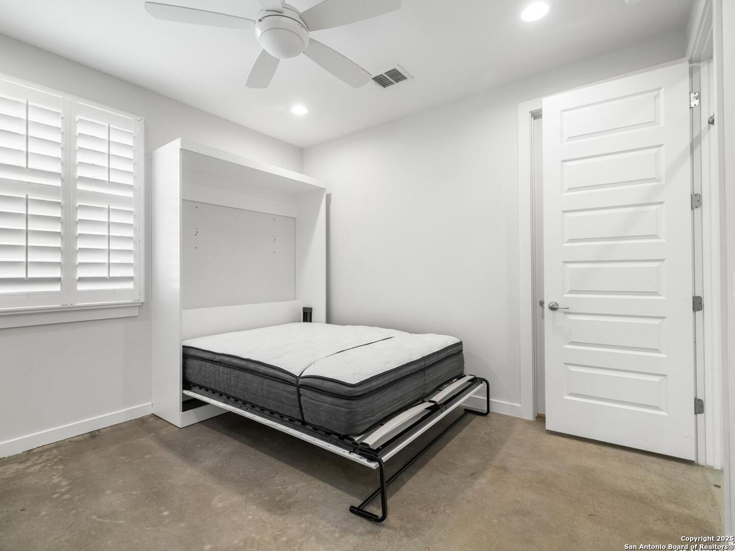 338 E Olmos