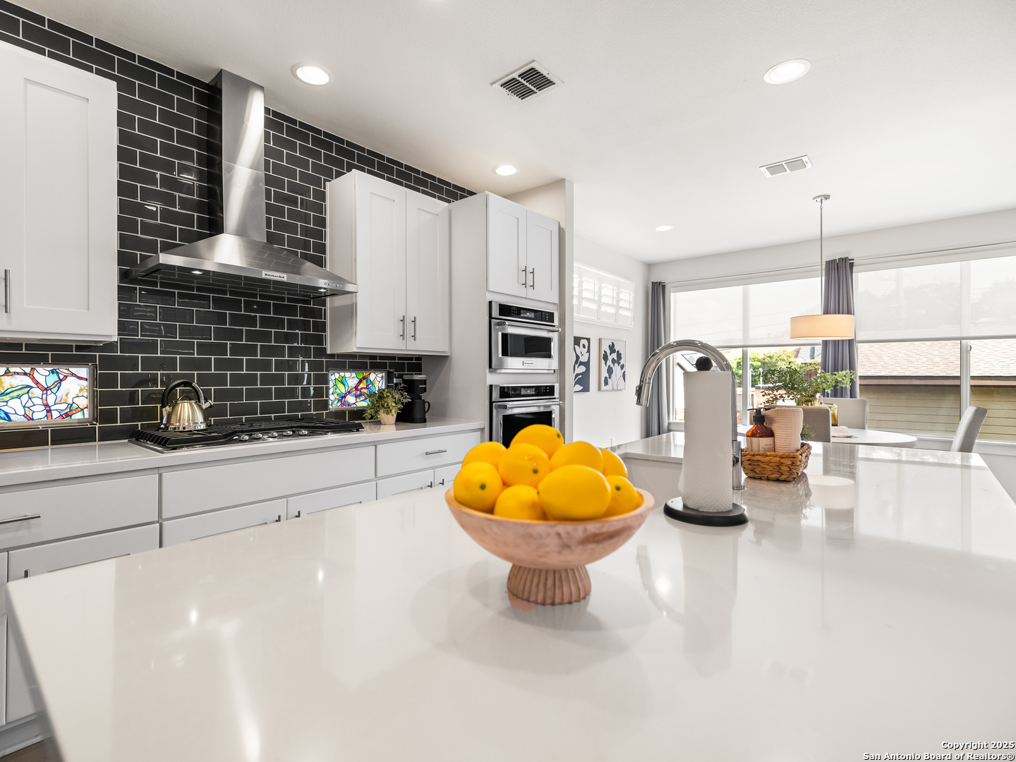 338 E Olmos