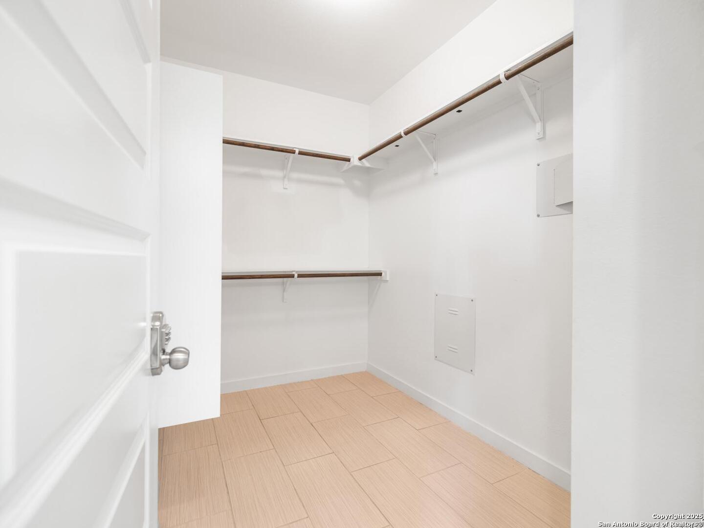 338 E Olmos