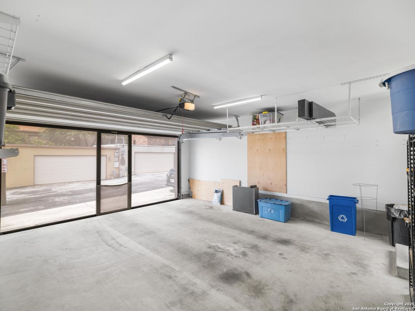 338 E Olmos