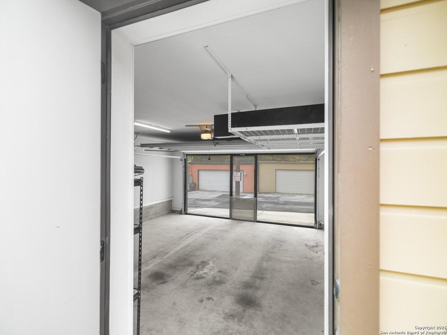 338 E Olmos