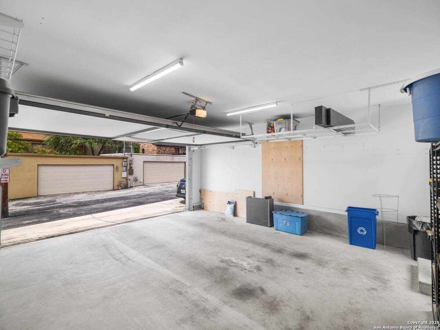 338 E Olmos