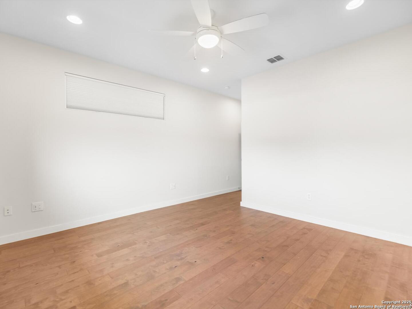 338 E Olmos