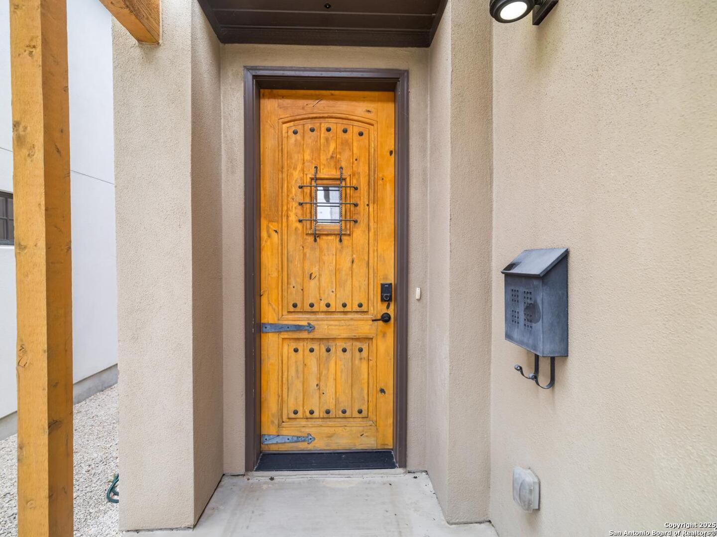 338 E Olmos