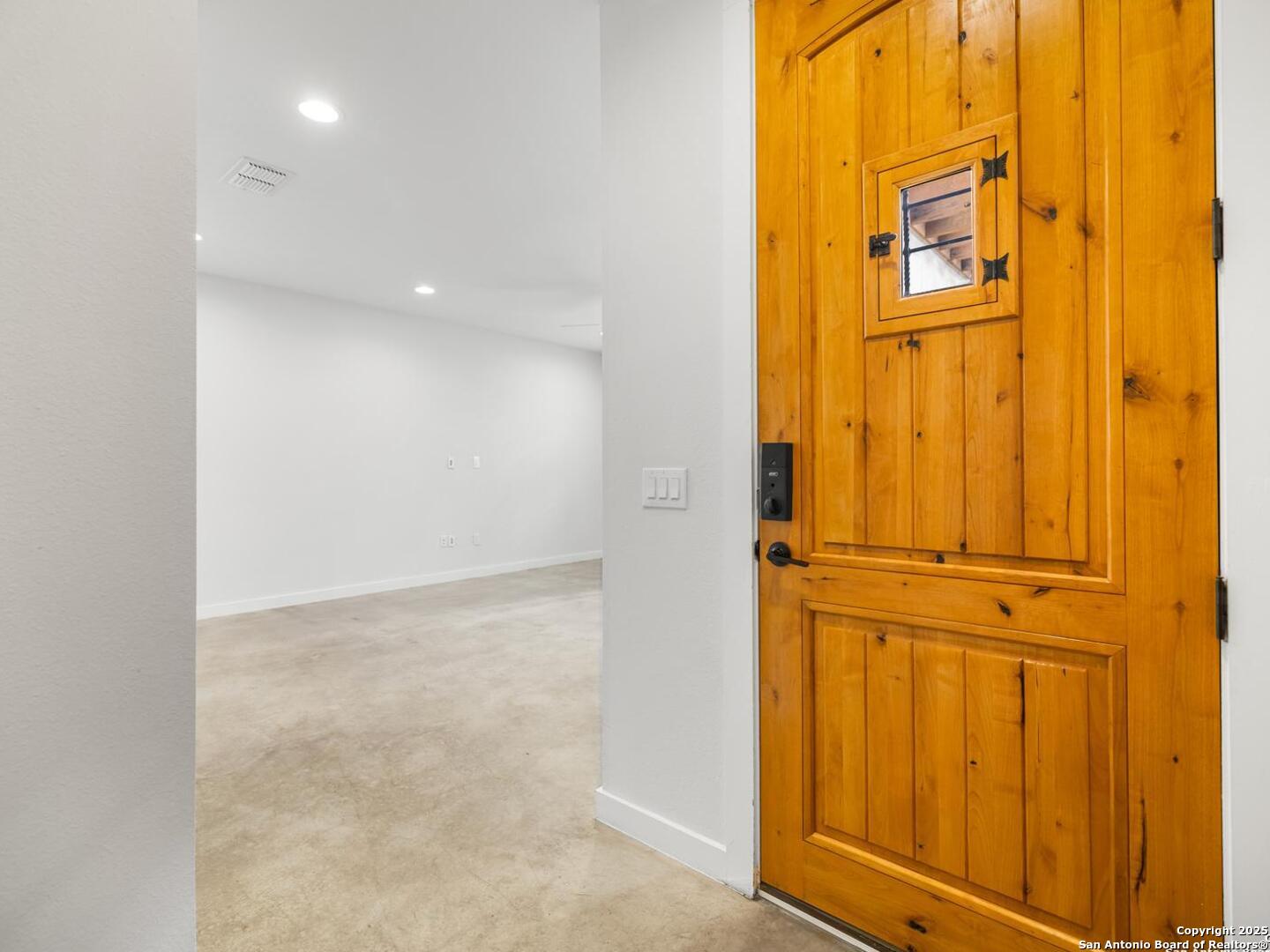 338 E Olmos