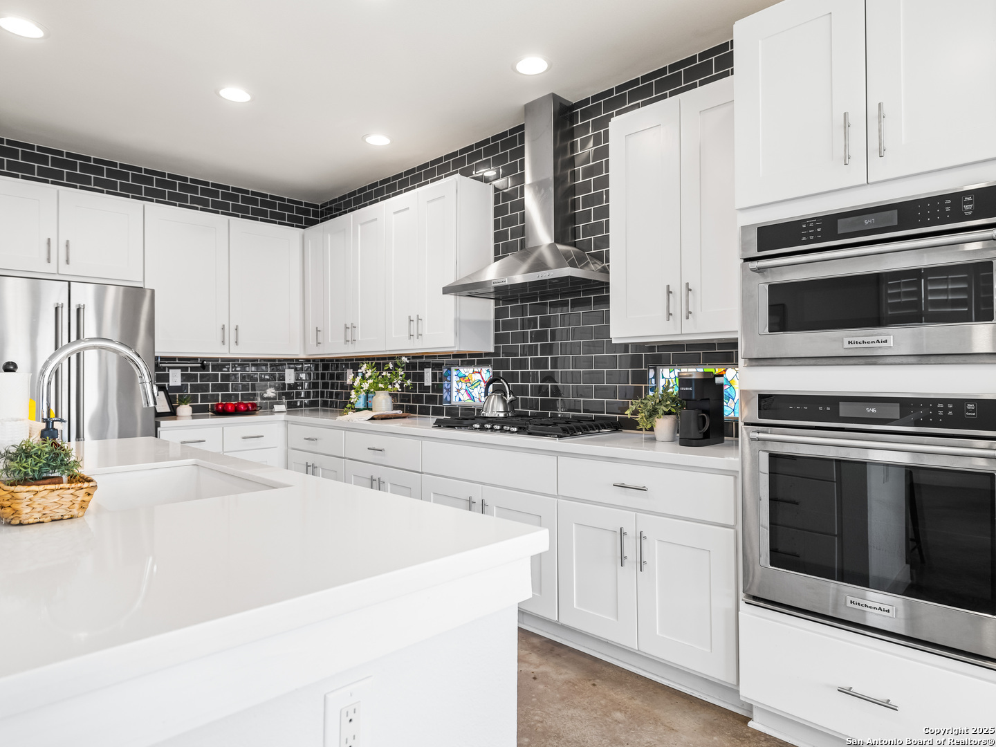 338 E Olmos