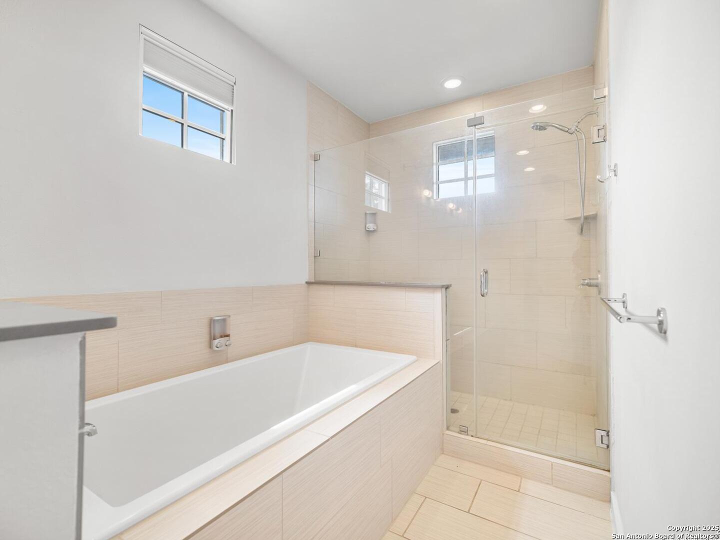 338 E Olmos