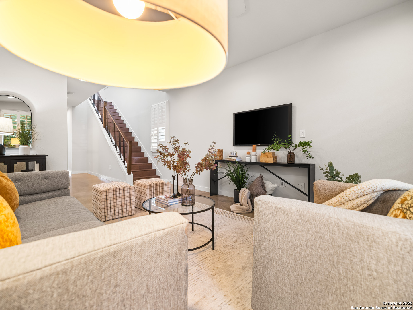 338 E Olmos
